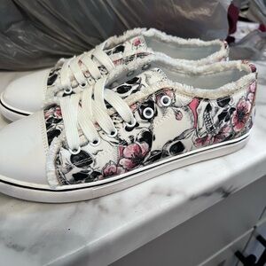 Skull shoes size 40 equivalent to 8 women